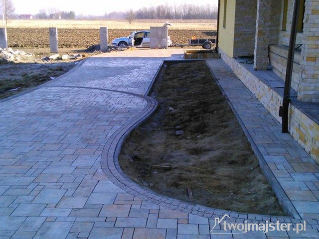 Eden - Ogrody Marzeń, kostka brukowa