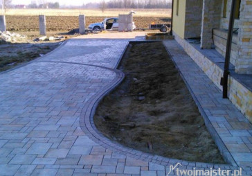 Eden - Ogrody Marzeń, kostka brukowa